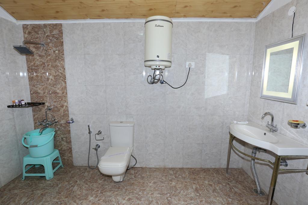 דרמסאלה Hotel Natraj Manali מראה חיצוני תמונה