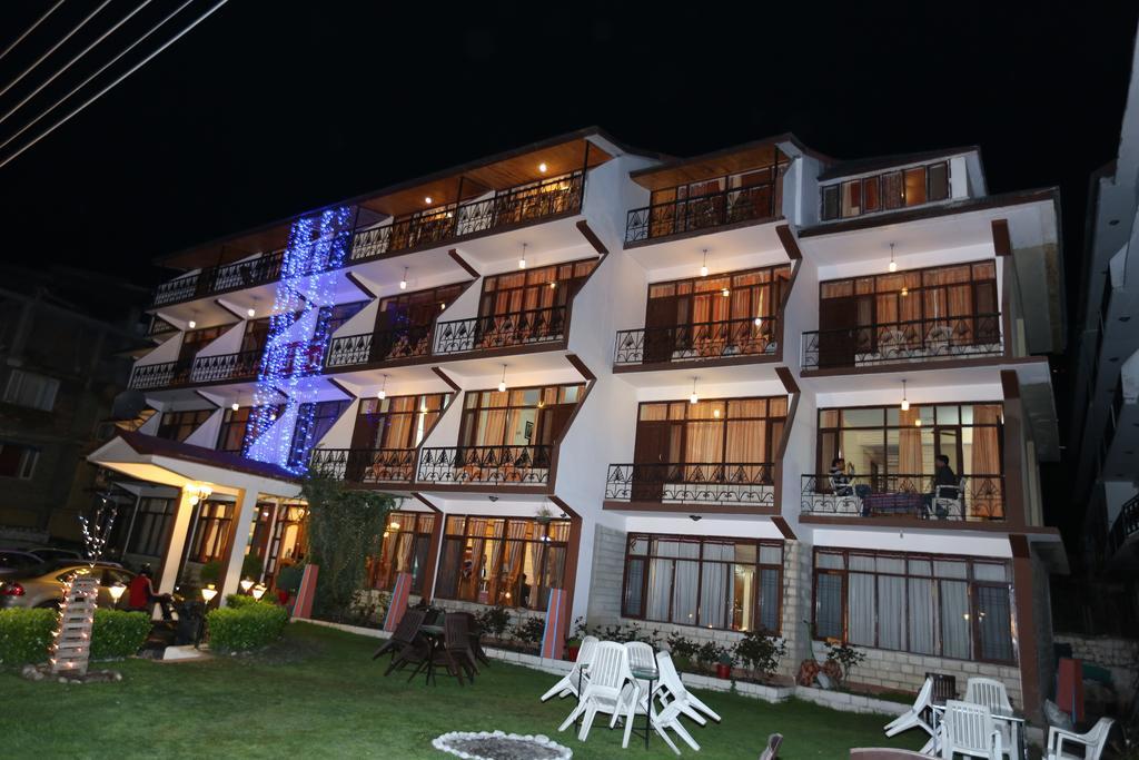 דרמסאלה Hotel Natraj Manali מראה חיצוני תמונה